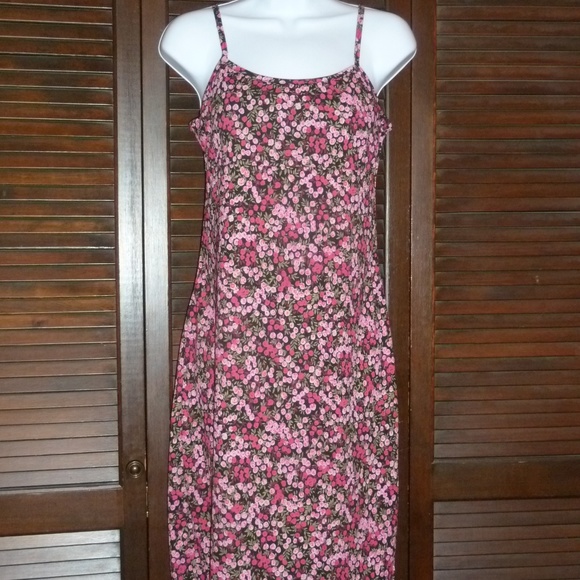 Byer Too! Dresses & Skirts - BYER TOO! Short Floral Dress, Red Pink Roses, L